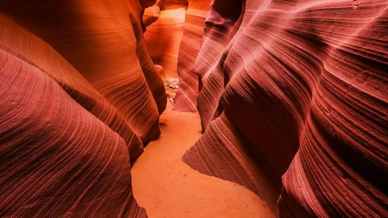 This image has an empty alt attribute; its file name is Antelope-Canyon-Arizona-1.webp