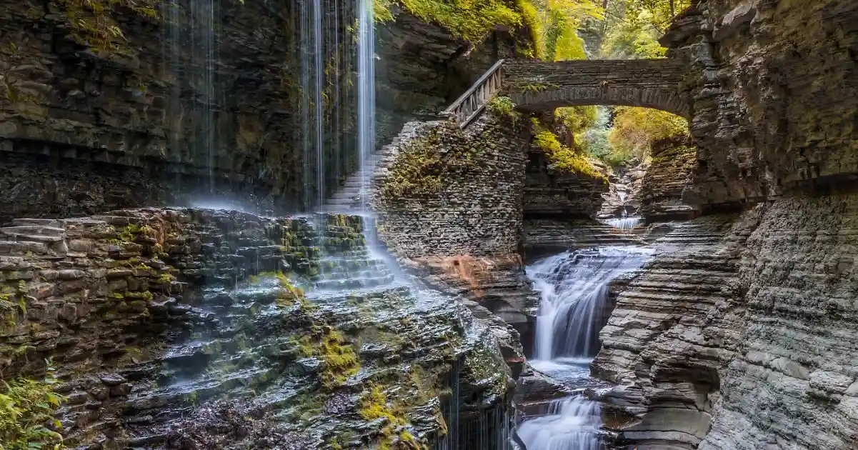 This image has an empty alt attribute; its file name is Watkins-Glen-State-Park-New-York.webp