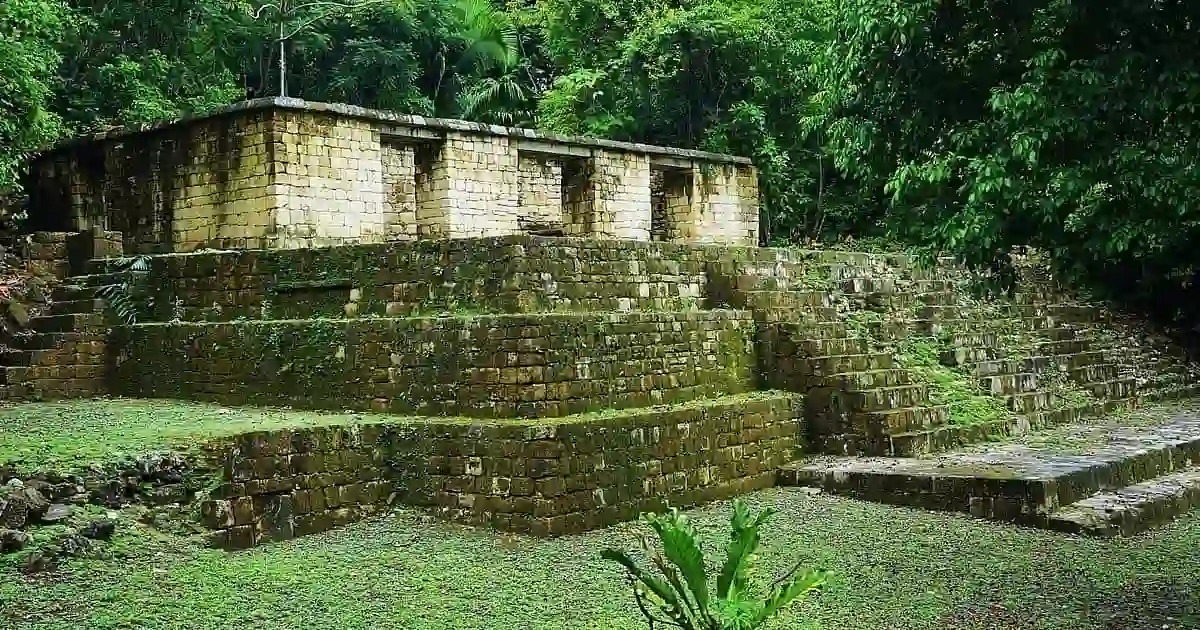 Aguateca, Guatemala — Dramatic Cliff-Top Fortifications