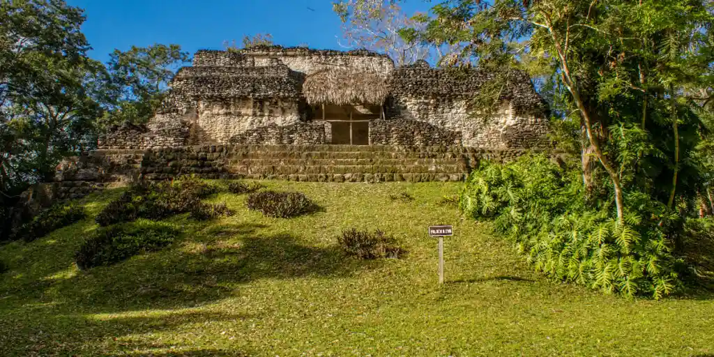 Uaxactún, Guatemala — Astronomical Group in a Living Maya Village